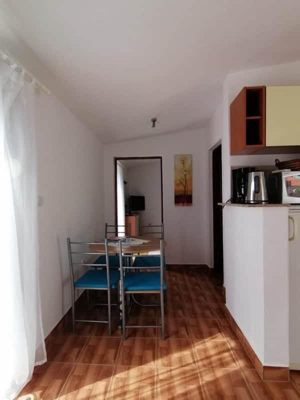 Apartment Krmpotic วีร์ ภายนอก รูปภาพ