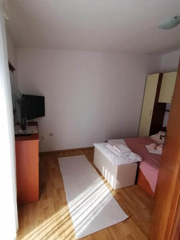 Apartment Krmpotic วีร์ ภายนอก รูปภาพ