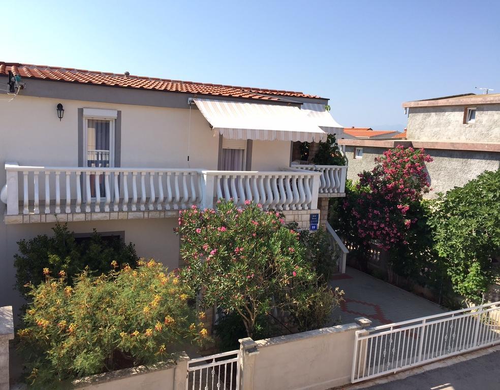 Apartment Krmpotic วีร์ ภายนอก รูปภาพ