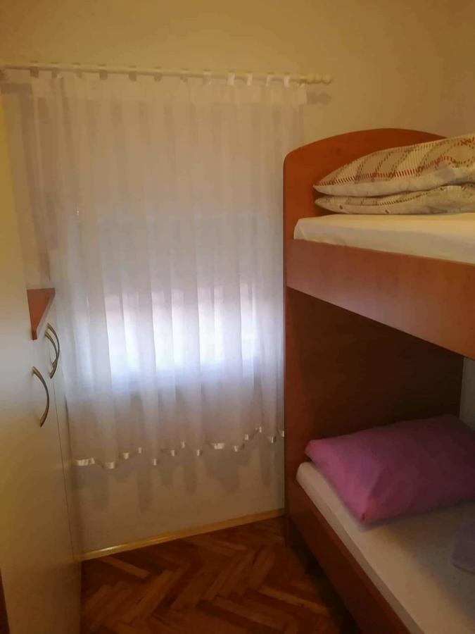 Apartment Krmpotic วีร์ ภายนอก รูปภาพ