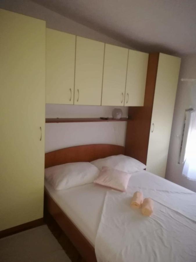 Apartment Krmpotic วีร์ ภายนอก รูปภาพ